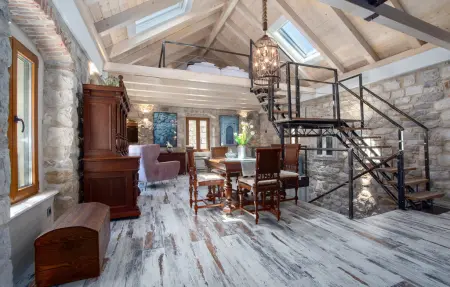 Location Maison à Omis 8 personnes