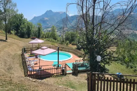 Location Maison à Serra Sant'abbondio 16 personnes