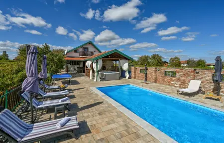 Location Maison à Prugovac 8 personnes