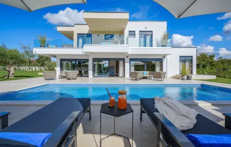 Location Maison à Jehnici 8 personnes