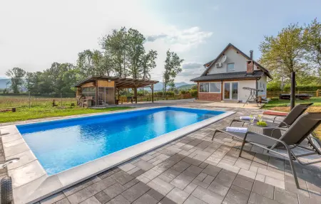 Location Maison à Smiljan 8 personnes