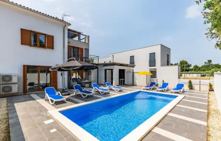 Location Maison à Banjole 8 personnes