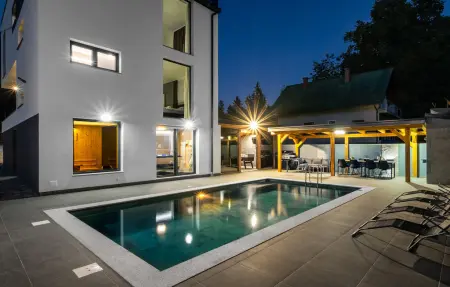 Location Maison à Novo Zvecevo 10 personnes