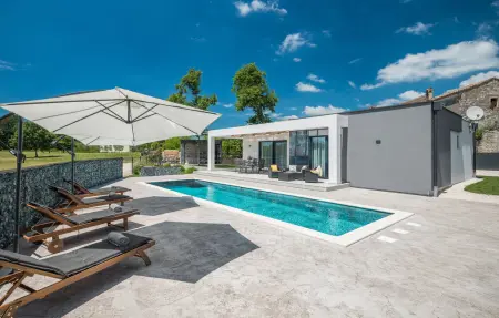 Location Maison à Tinjan 6 personnes