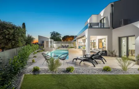 Location Maison à Banjole 9 personnes