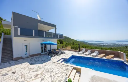 Location Maison à Prgomet 9 personnes