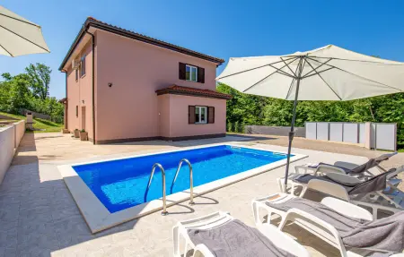 Location Maison à Veprinac 8 personnes