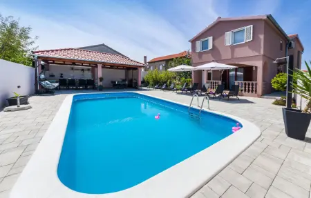 Location Maison à Zaton 12 personnes