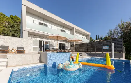 Location Maison à Srinjine 8 personnes