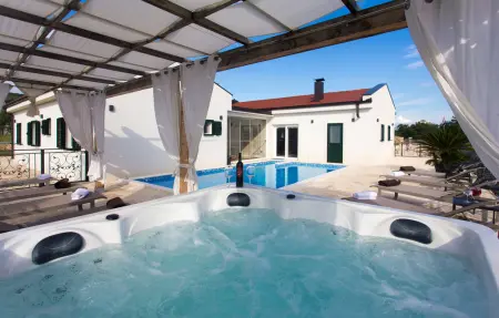 Location Maison à Lovrec 10 personnes