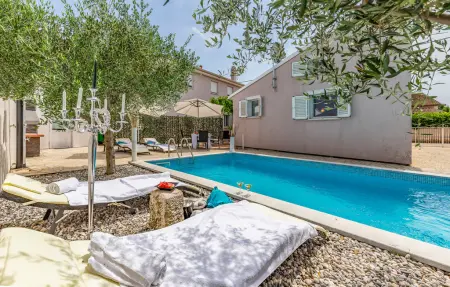 Location Maison à Sisan 5 personnes