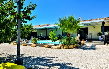 Location Maison à St Victor la Coste 8 personnes