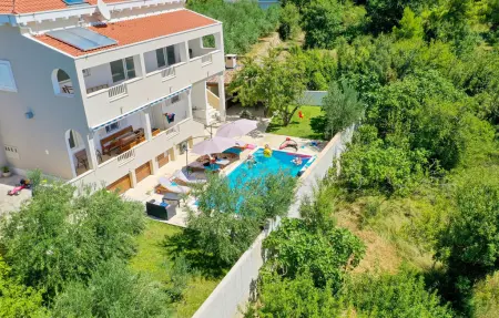 Location Maison à Kastel Sucurac 13 personnes