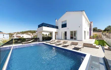 Location Maison à Razanj 8 personnes