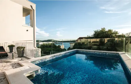 Location Maison à Zatoglav 11 personnes