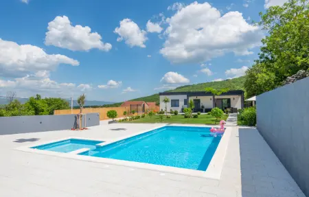 Location Maison à Drum 6 personnes