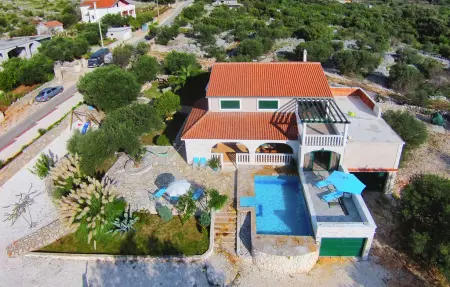 Location Maison à Pozorac 6 personnes