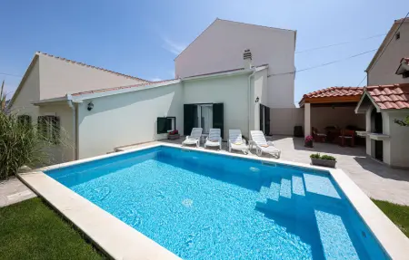 Location Maison à Mravince 8 personnes