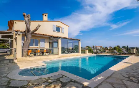 Location Maison à Saint Laurent du Var 8 personnes