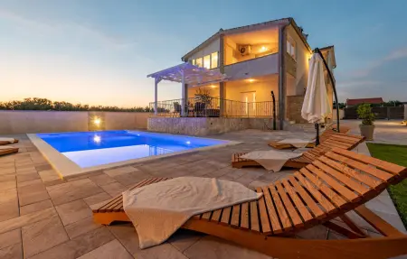 Location Maison à Gorica 10 personnes