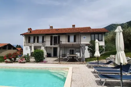 Location Maison à Castellveccana (VA) 14 personnes