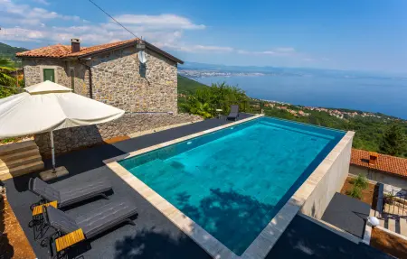 Location Maison à Poljane 8 personnes