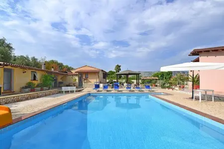 Location Maison à Solarino 6 personnes