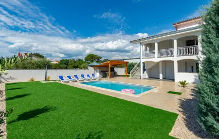 Location Maison à Rosini 8 personnes