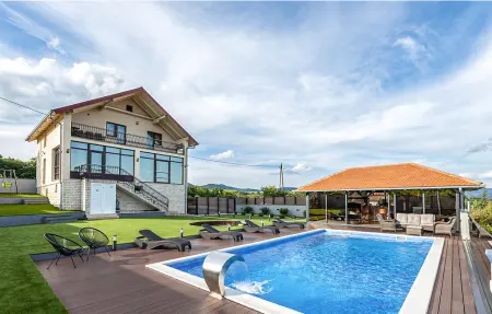 Location Maison à Pleternica 8 personnes