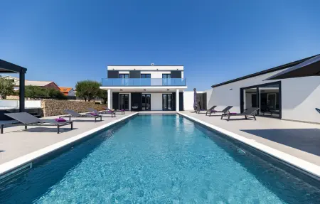 Location Maison à Razanac 8 personnes