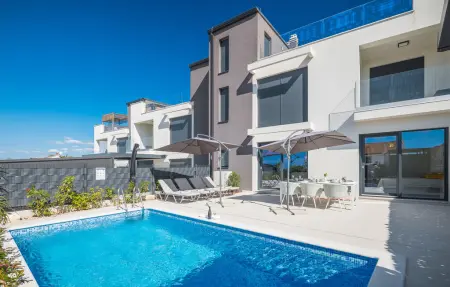 Location Maison à Radmani 4 personnes