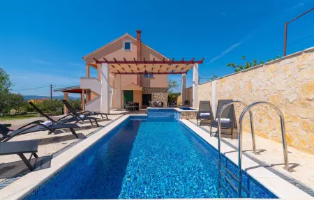 Location Maison à Sveti Filip i Jakov 8 personnes