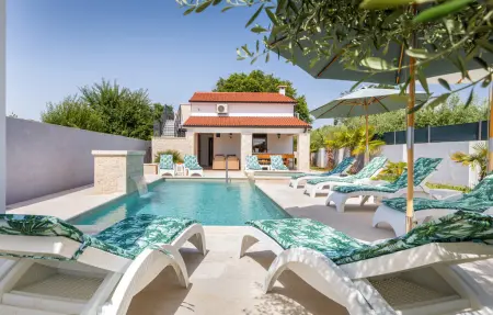 Location Maison à Pomer 8 personnes