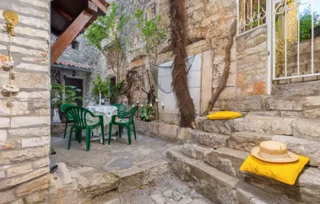 Location Maison à Bale 4 personnes