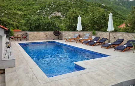 Location Maison à Vrgorac 8 personnes