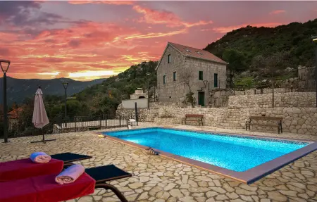 Location Maison à Vrgorac 6 personnes