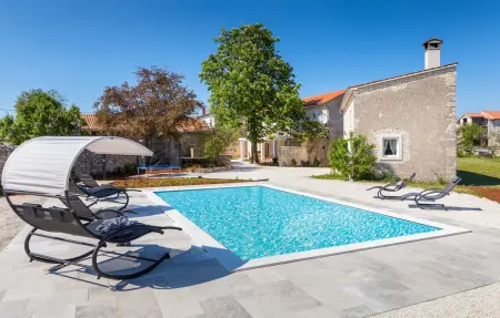 Location Maison à Modrusani 11 personnes