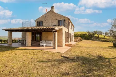 Location Maison à Moregnano 9 personnes