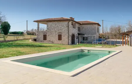 Location Maison à Nedescina 8 personnes