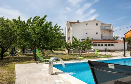 Location Maison à Neoric 12 personnes