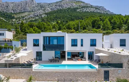 Location Maison à Omis 10 personnes