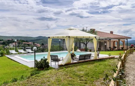 Location Maison à Amelia 8 personnes