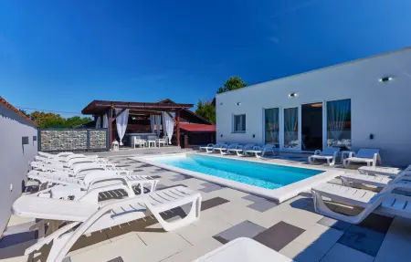 Location Maison à Kapela 14 personnes