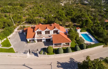 Location Maison à Gornje Sitno 10 personnes