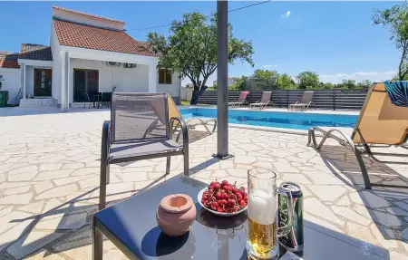 Location Maison à Miranje Gornje 9 personnes