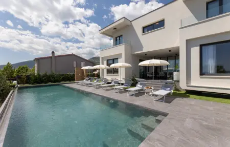 Location Maison à Kastel Stari 9 personnes