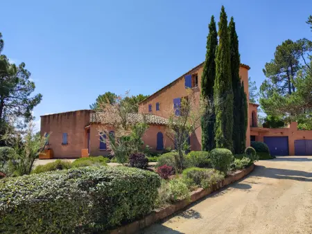 Location Maison à Roussillon 14 personnes