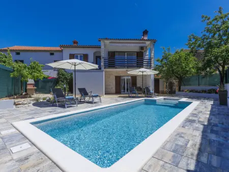 Location Maison à Barban 6 personnes