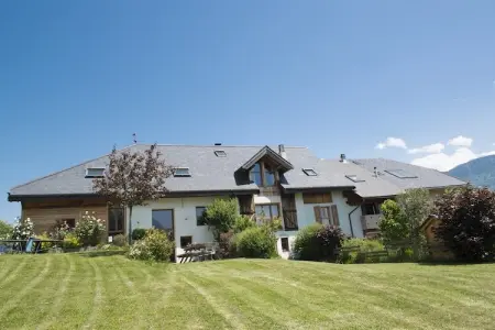 Location Maison à Mercury 15 personnes