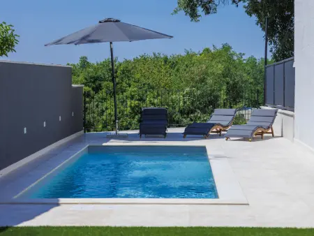 Location Maison à Tinjan 4 personnes